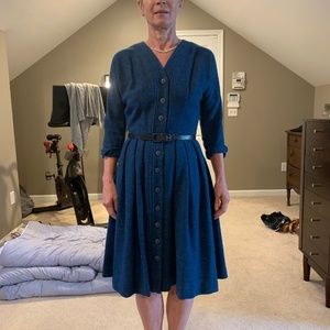 Beautiful vintage wool dress with belt and pockets